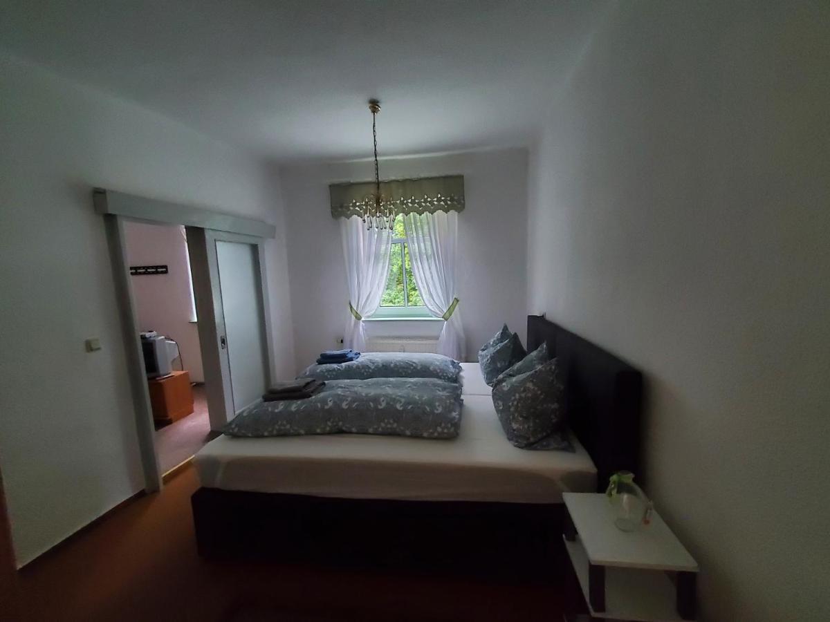 Ferienwohnung Am Rosengarten Löbau Екстериор снимка